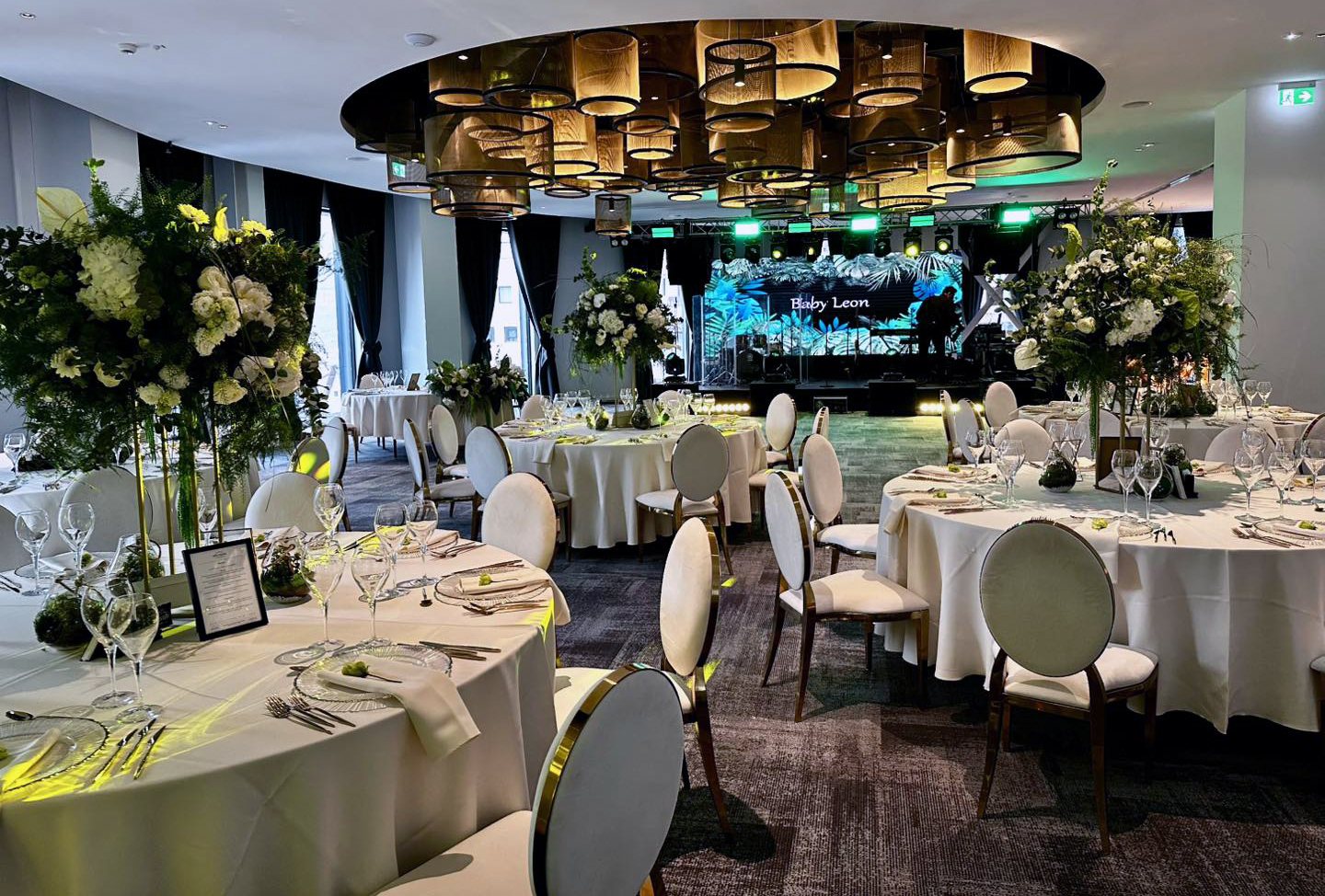 SFINX Ballroom aranjat banchet pentru un eveniment la Hotel Peștera