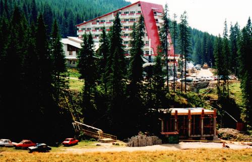 Das Hotel Peștera, 1999
